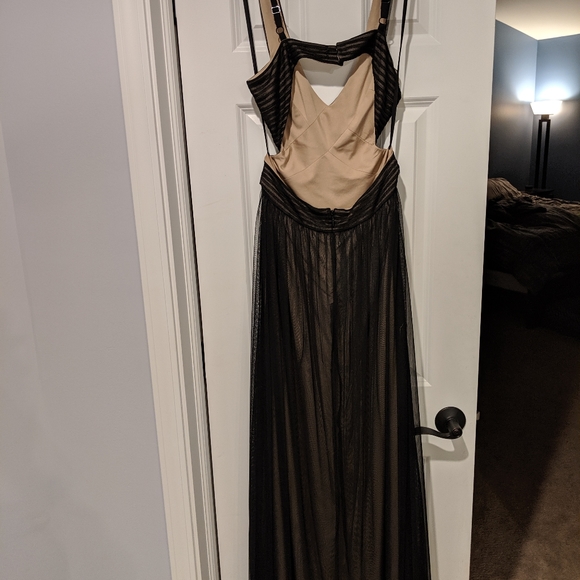 Formal dress - Picture 2 of 4